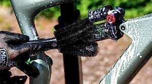 Muc-Off Two Prong Brush İki Çatallı Fırça